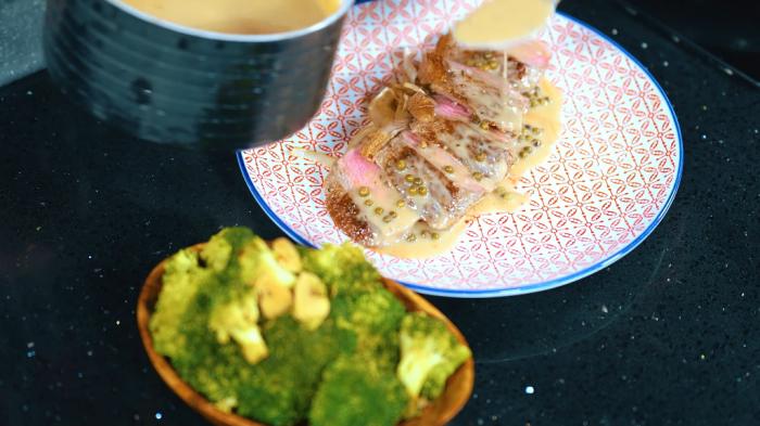 STG Episode 10 – Sirloin Steak with Peppercorn Sauce and a Side of broccoli 